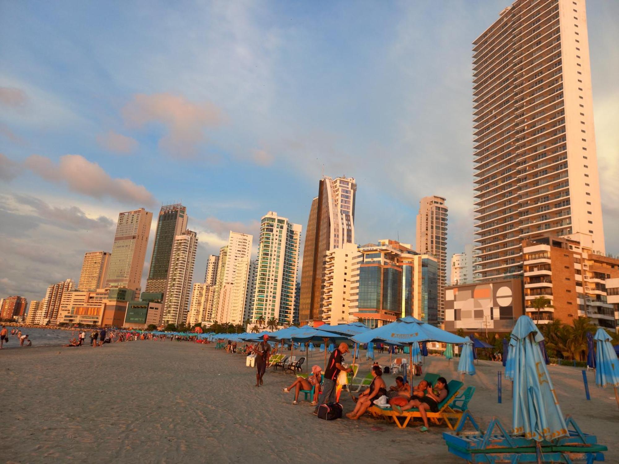 Apartamento Edificio Delfines Playa *